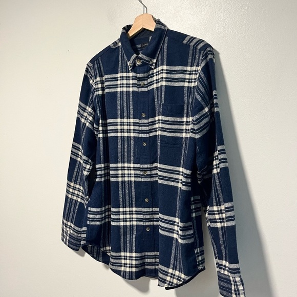 J.Crew Men’s Navy Plaid Flannel Shirt with Suede Elbow Patches - Size M - Picture 9 of 15